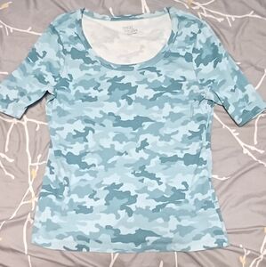 Women's 3/4 sleeve cammo top